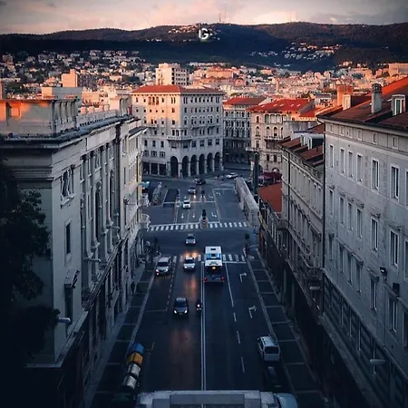 Central Lägenhet Trieste